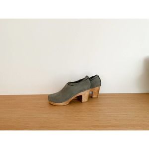 No. 6 Ashby with Back and Strap Leather Clogs